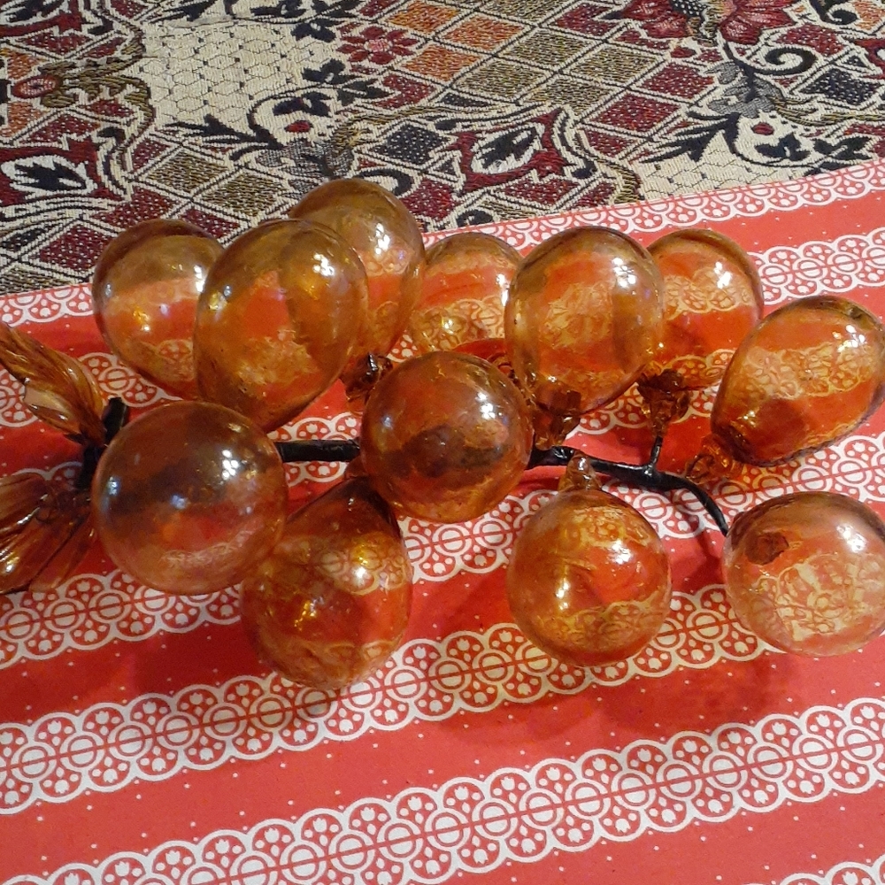 {JUMBO} Cluster glass grapes.